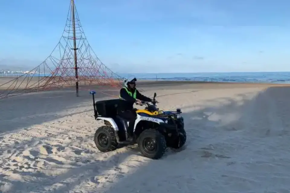 Reabren las playas para los paseos y se reactiva la zona azul de Alicante