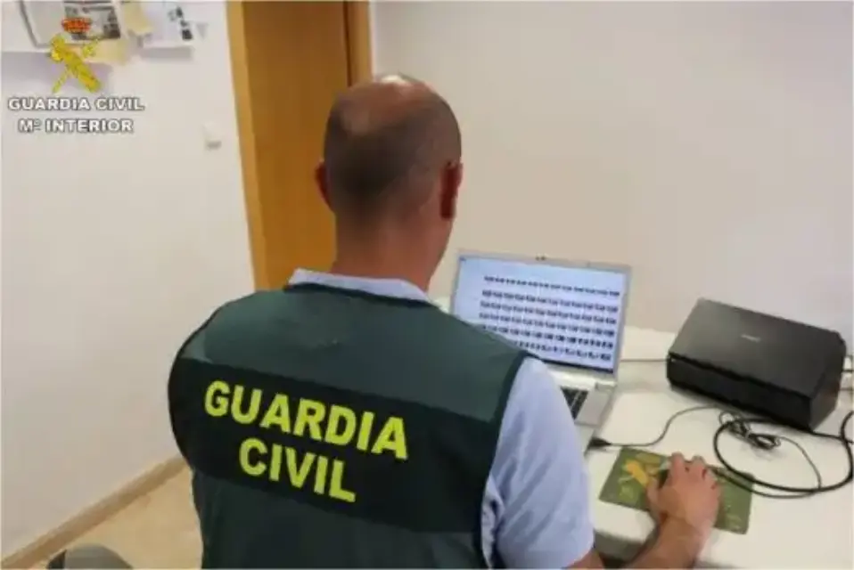 Simuló un secuestro para justificarse ante su mujer y lo detuvo la policía
