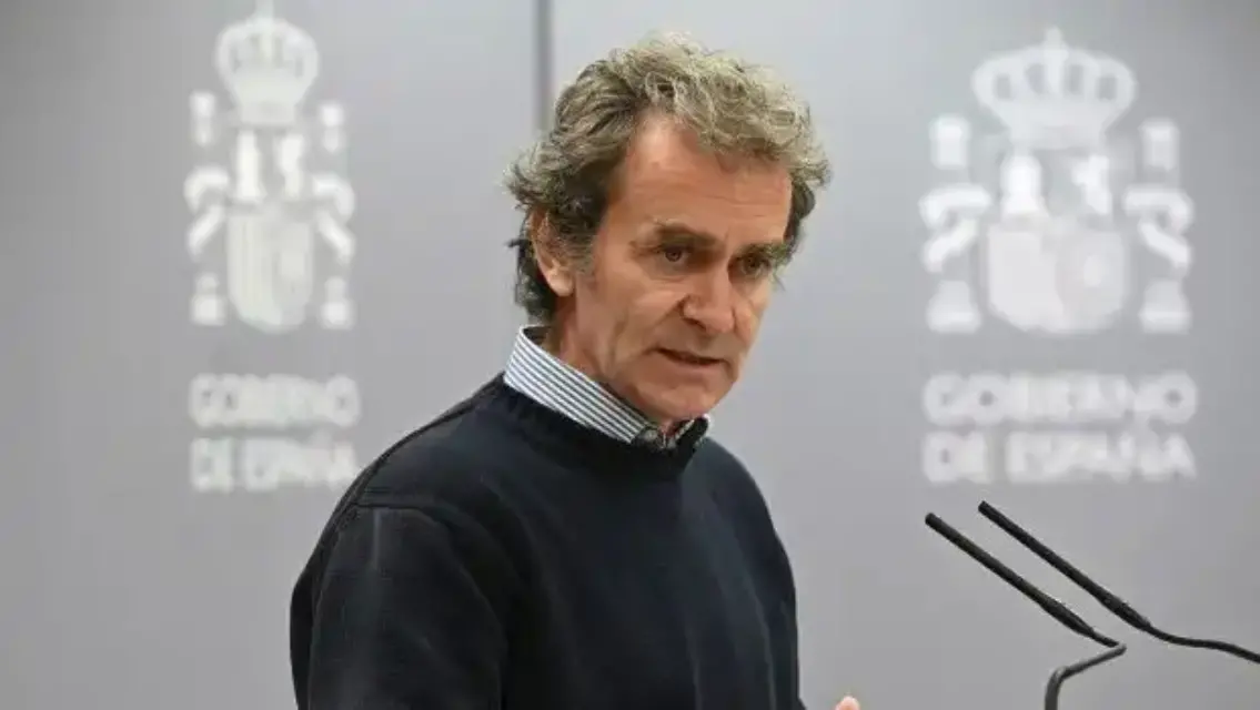 A Fernando Simón también le pasan factura, lo demandan por bajar la guardia ante el coronavirus