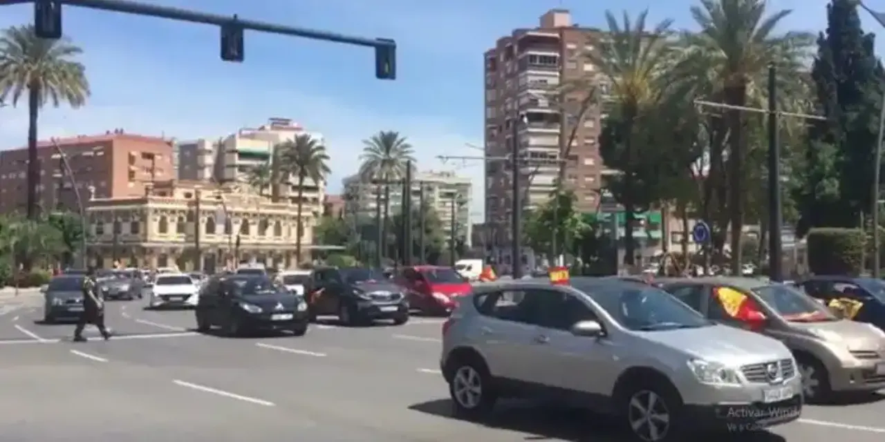 La rabia contra Sánchez circuló por las calles murcianas