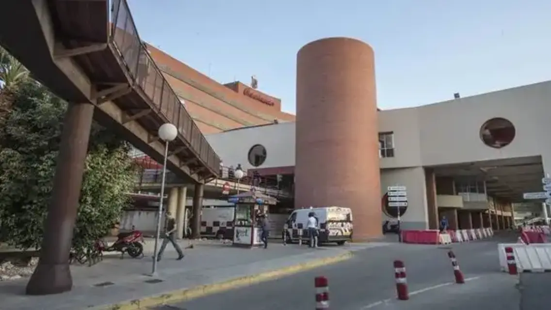 Hurtó dinero en la Arrixaca y se lo escondió en el ano