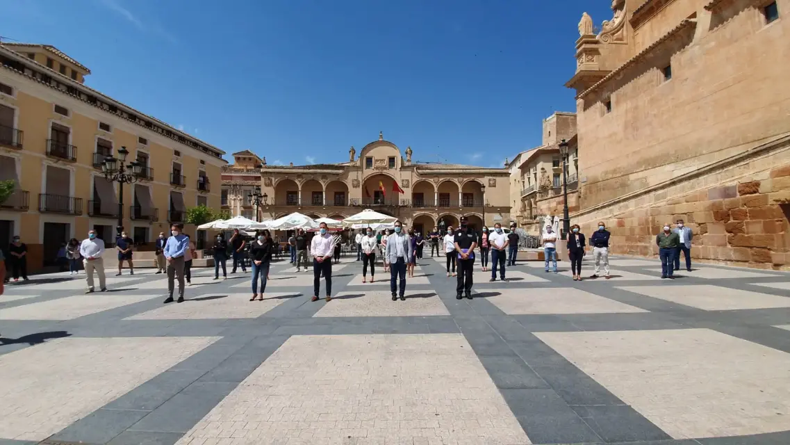 Lorca se unió al reconocimiento nacional a los fallecidos por el Covid-19