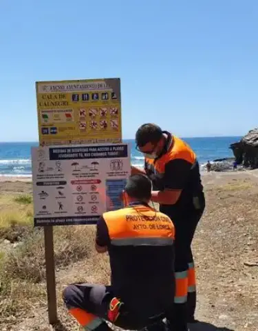 Colocaron carteles con las medidas preventivas  del coronavirus en las playas de Puntas de Calnegre