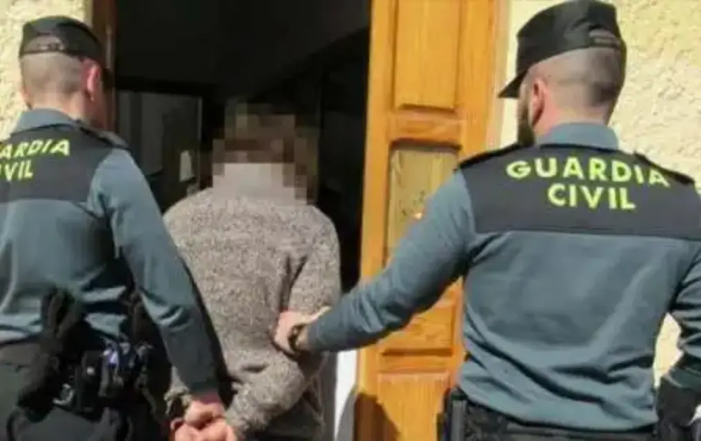 Robó con un cuchillo de grandes dimensiones en un local en Cieza, pero lo detuvo la Guardia Civil