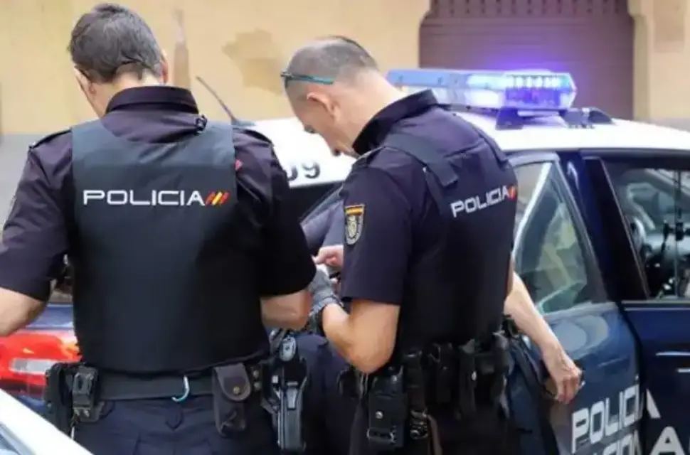 Estuvo preso por apuñalar a su novia, lo detienen por golpear a su madre y registra varias denuncias por maltrato