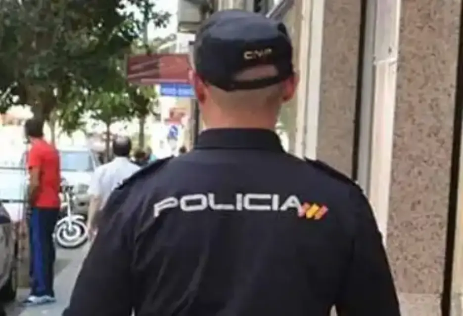 Una mujer le pidió mantener el distanciamiento y éste le tocó el culo