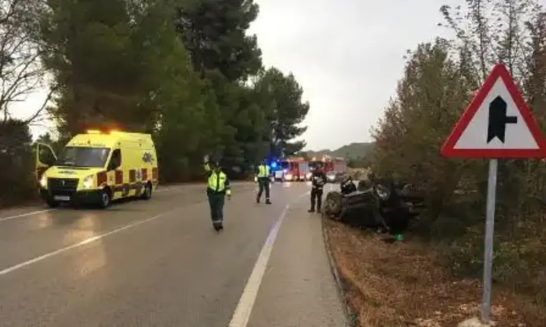 Dos jóvenes heridos tras volcar su vehículo en Torre Pacheco