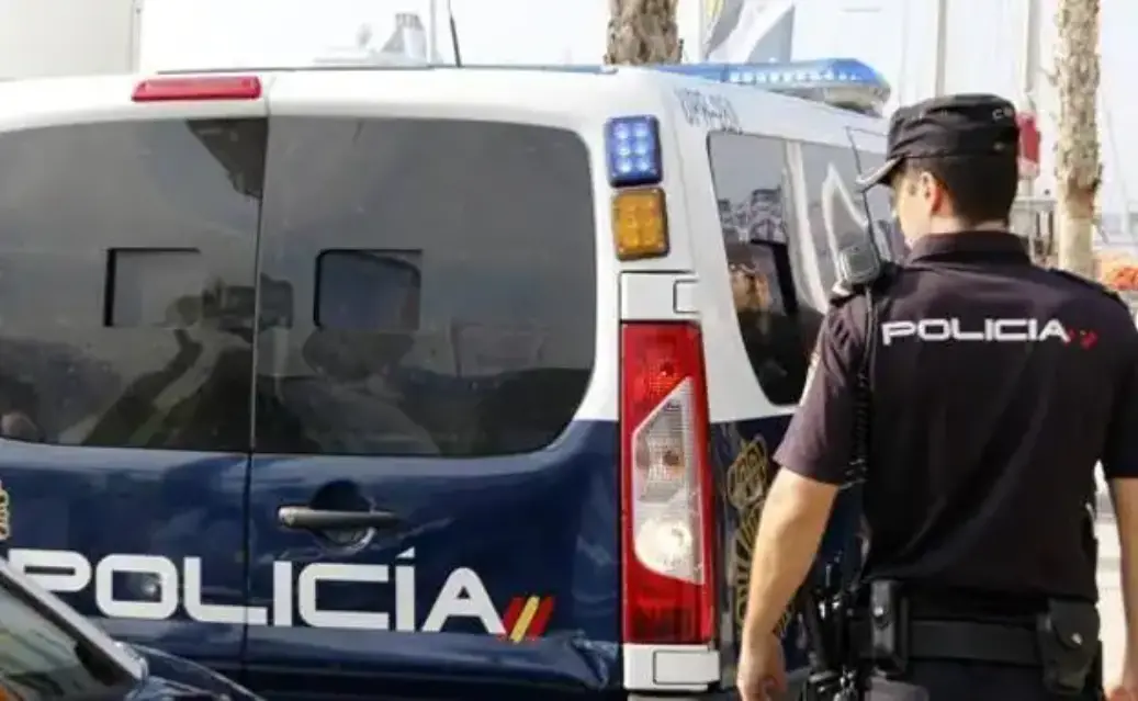 Tres supuestos repartidores robaron un domicilio y la comunidad está en alarma por los audios que circulan vía móvil