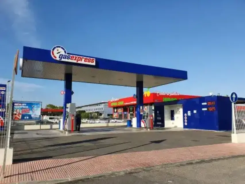 Lorca apuesta por lo ecológico con una nueva estación de recarga de vehículos eléctricos