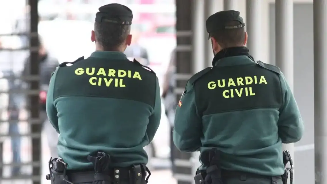 Utilizó a su hijastra por siete años  para producir pornografía infantil y lo detuvieron en Madrid