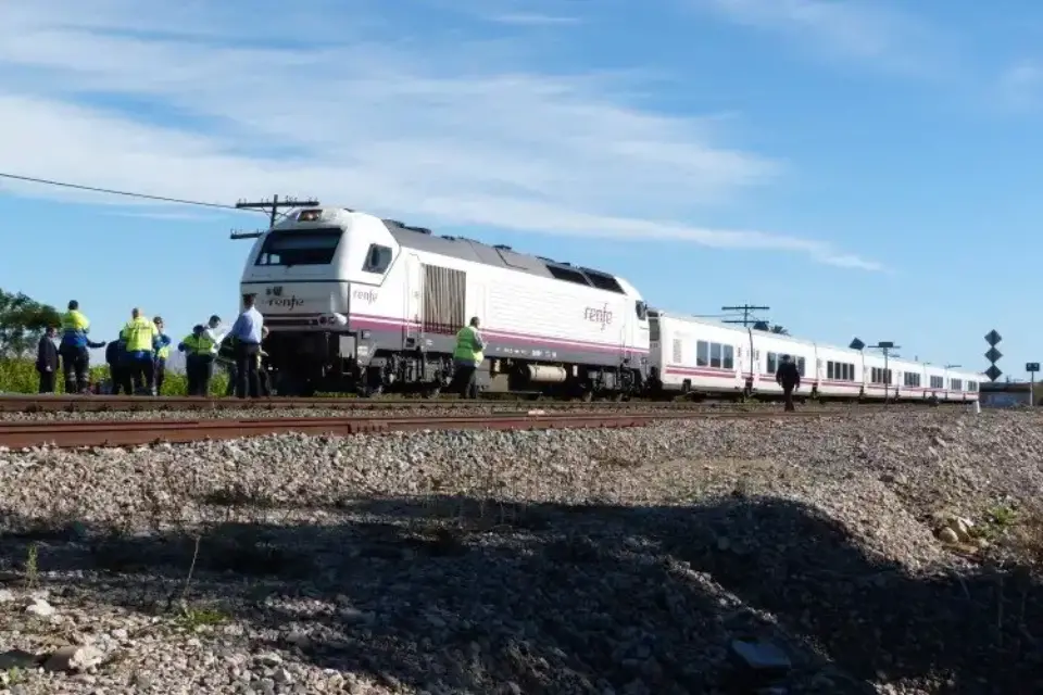 Fallece tras atropellarlo el tren cerca de la estación de Nonduermas