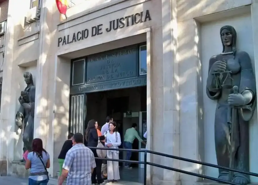 Cinco años de prisión piden para sujeto que abusó por meses de su sobrina adolescente en Lorca