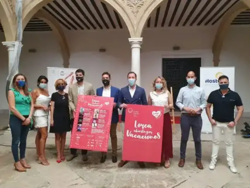 El Ayuntamiento de Lorca colabora con Hostelor en la iniciativa ‘Noches de verano y cabaret’