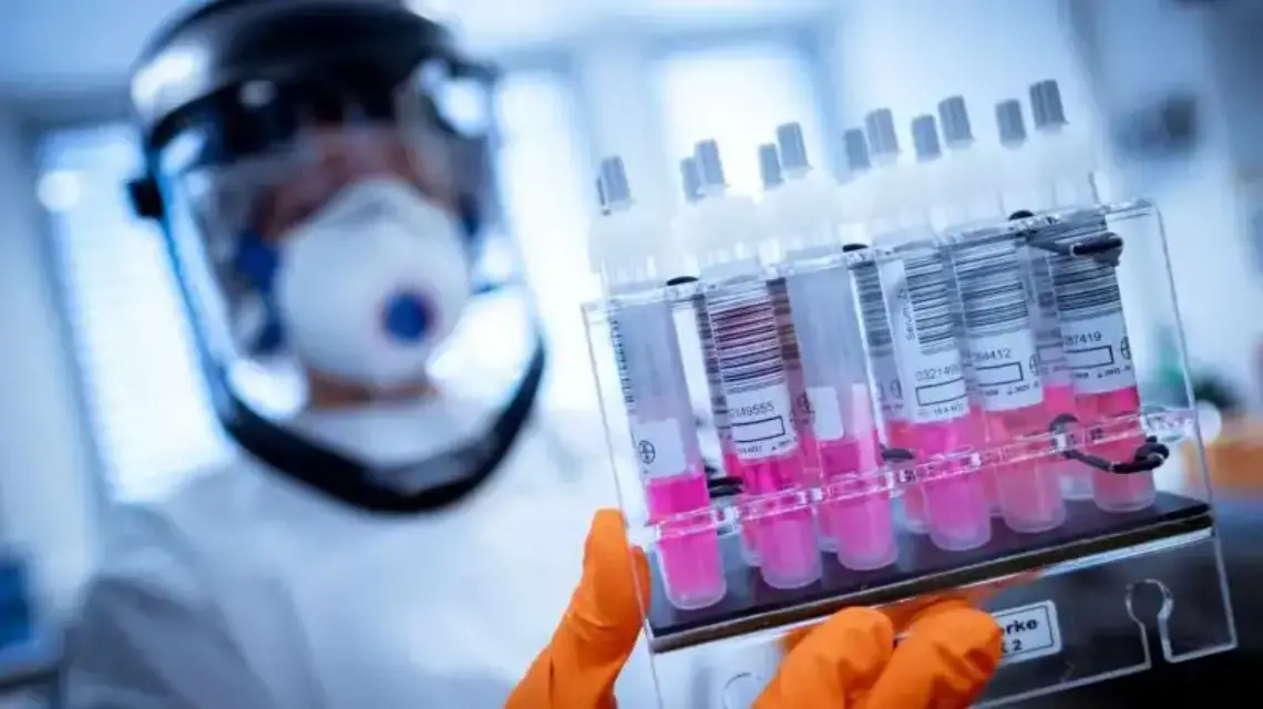 Farmacéutica estadounidense Moderna inicia fase 3 de vacuna contra el coronavirus