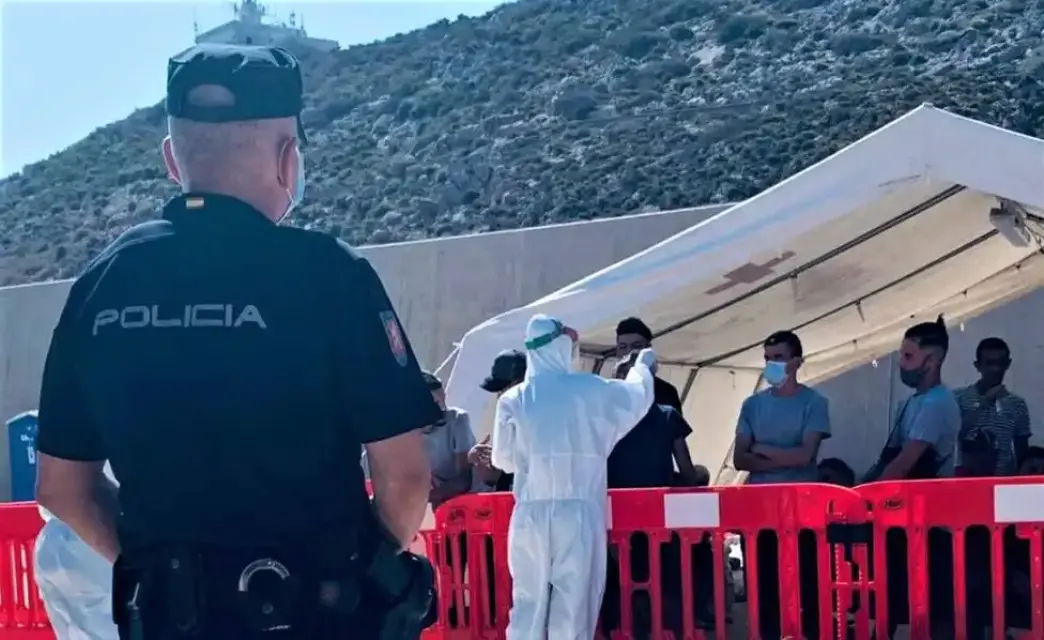 Más de 50 inmigrantes argelinos escaparon del pabellón Cabezo Beaza este sábado