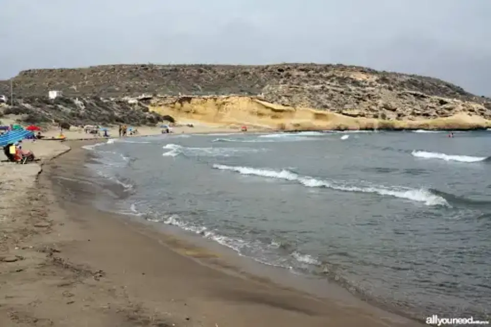 Ubican 17 banderas amarillas en otras playas de Murcia