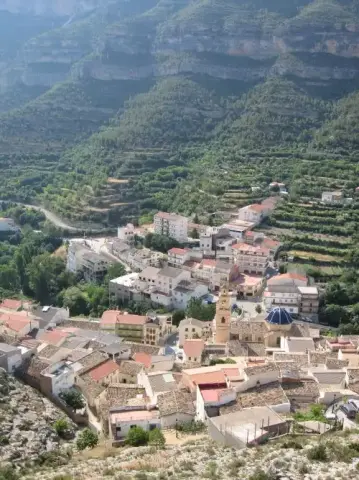 Presión del Cortes de Pallás al Consell busca recalificar terrenos protegidos para ‘compatibilizar’ su uso con la instalación plantas de energía solar