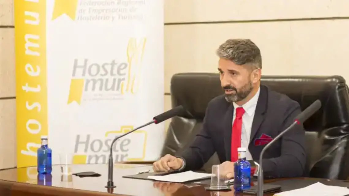 Sector Hostelero solicita cese de Villegas al considerarlo incapaz de frenar brotes de Covid-19