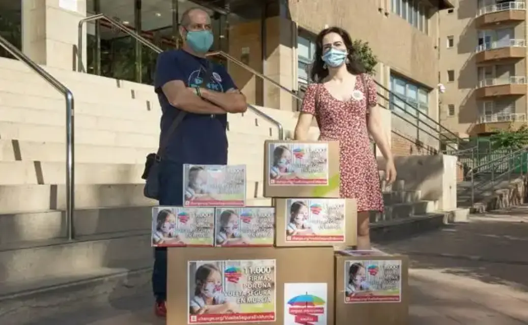 Ampas Murcianas Unidas continúa con la recolección de firmas en favor de una vuelta a clases segura