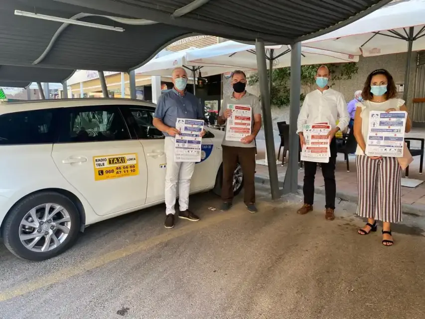 Colectivo de taxistas de Lorca ayudará a difundir la campaña ‘Lorca te cuida’