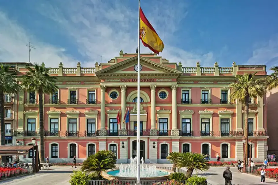 Ayuntamiento de Murcia se muestra a favor de la energía renovable para todos los servicios