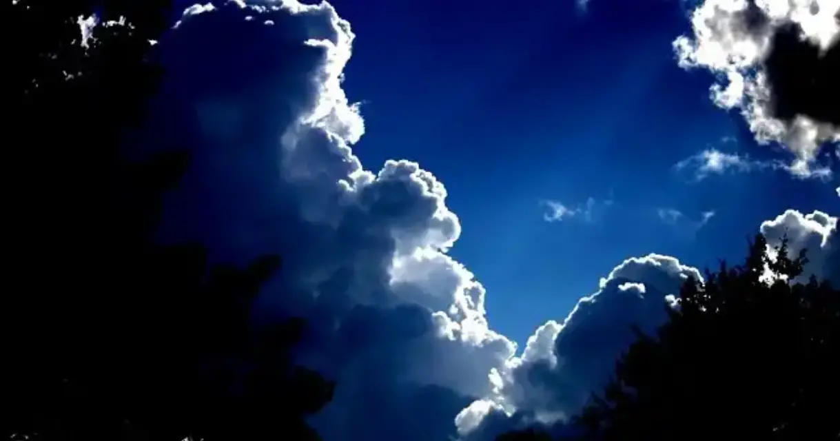 Aemet pronostica baja nubosidad en los cielos de la Región