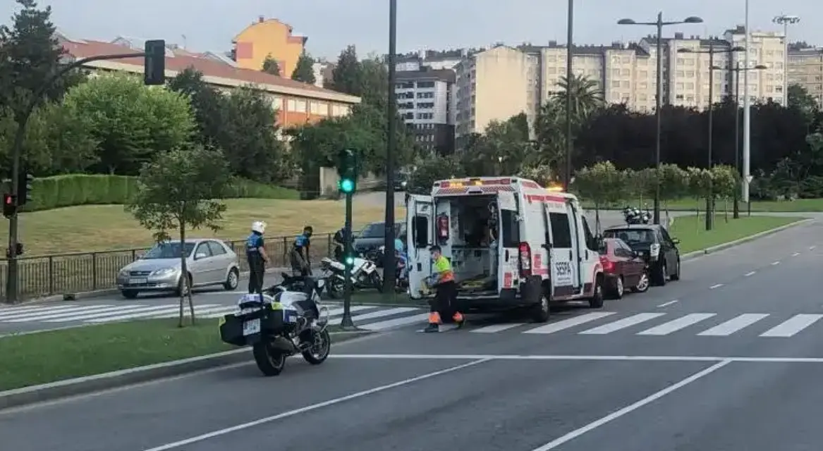 Motorista se encuentra en estado de gravedad tras accidente en Avenida Los Dolores