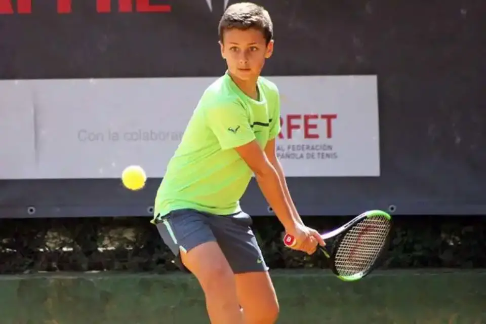 Joven tenista Rafael Segado se proclamó campeón infantil de España