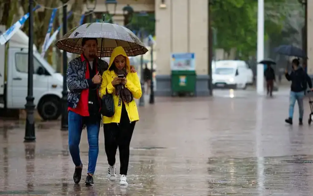 Aemet prevé chubascos con posibles tormentas para este lunes