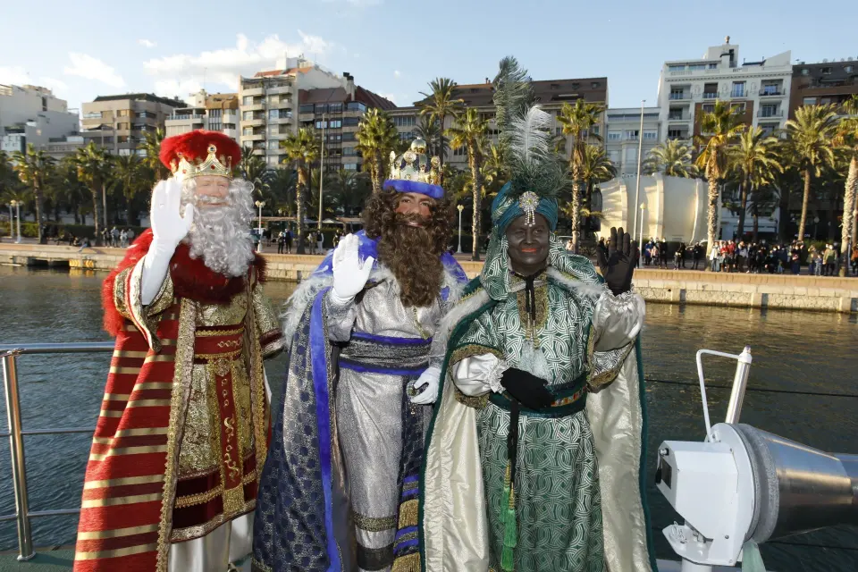 Alicante devuelve la ilusión por la magia de los Reyes Magos