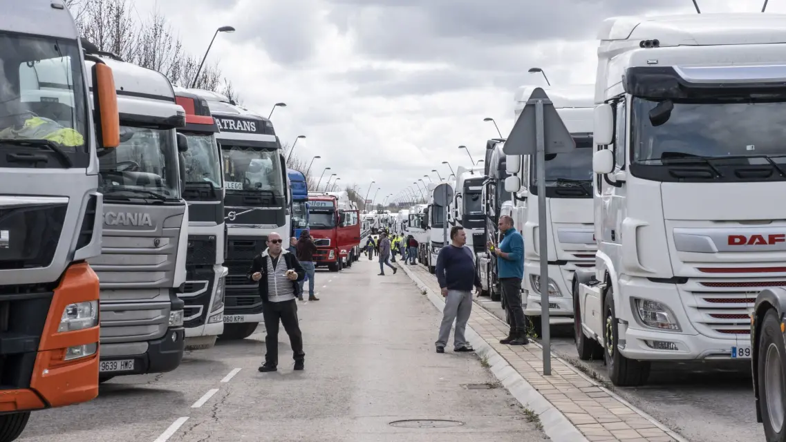 Por ahora no hay acuerdos: Siguen protestando los transportistas