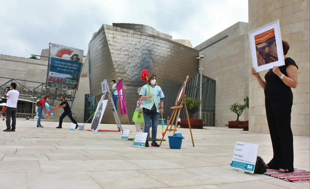 Huelguitas: Empleadas del museo de Bilbao logran subida salarial del 20%