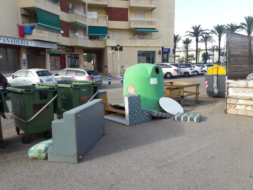 Vecinos denuncian: Cartagena hundida en basura