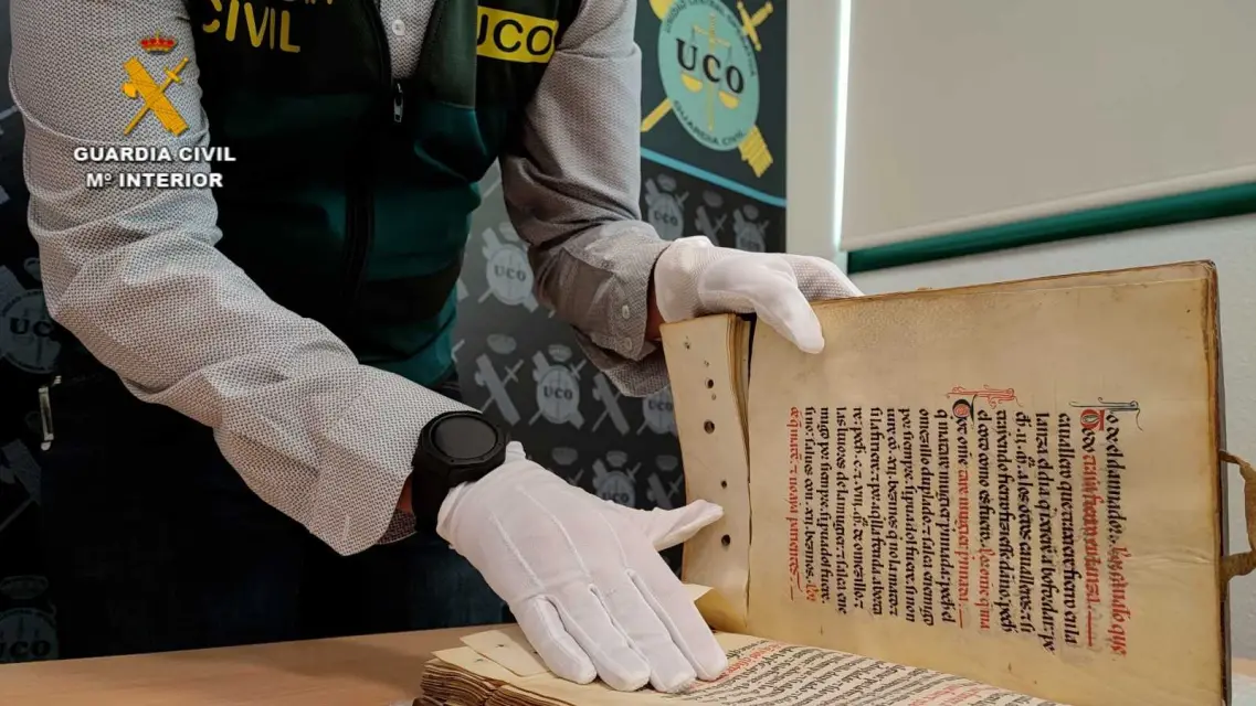 Códex del siglo XIII desaparecido es recuperado por Guardia Civil