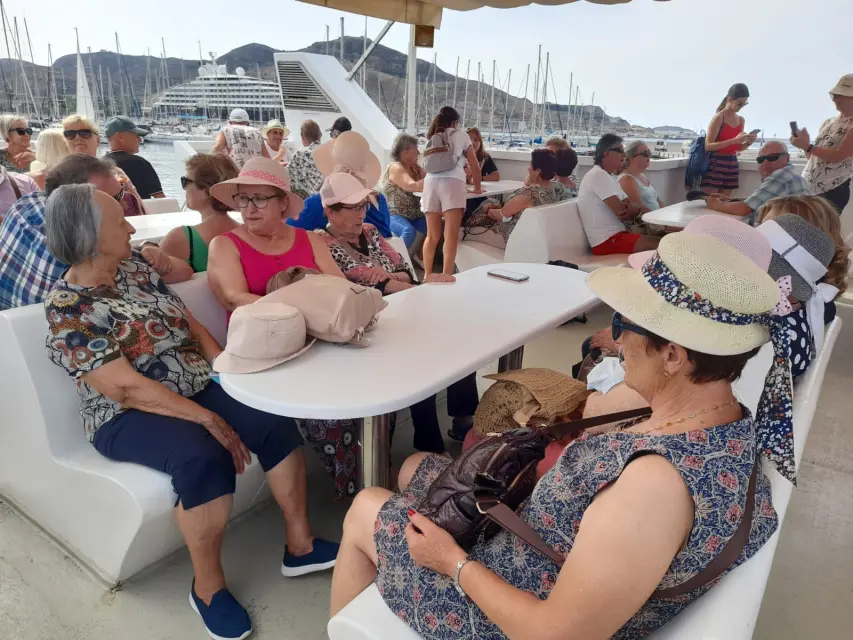 La Escuela de Adultos “Paloma de la Paz” de Pulpí visita Cartagena