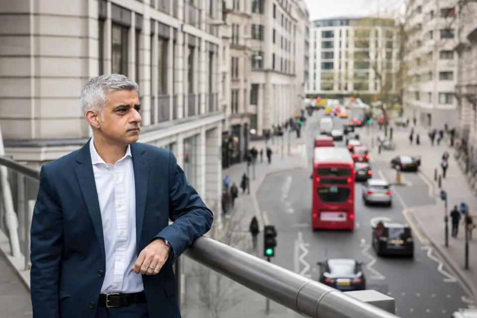Así encendió el debate alcalde de Londres por inflación: “calefacción o comida"