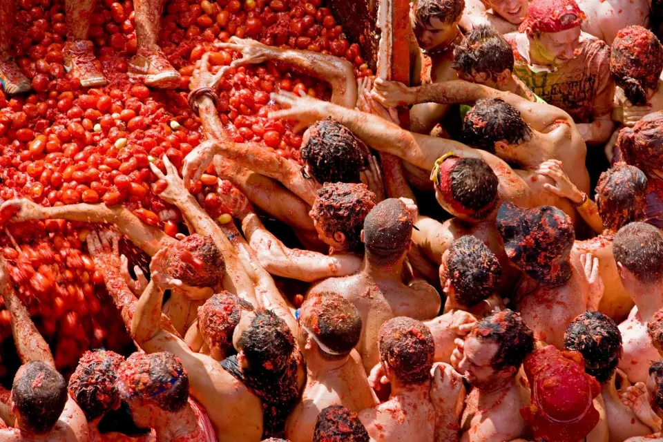 ¡Hoy hay Fiesta! Celebrar lanzando tomates nunca fue tan especial