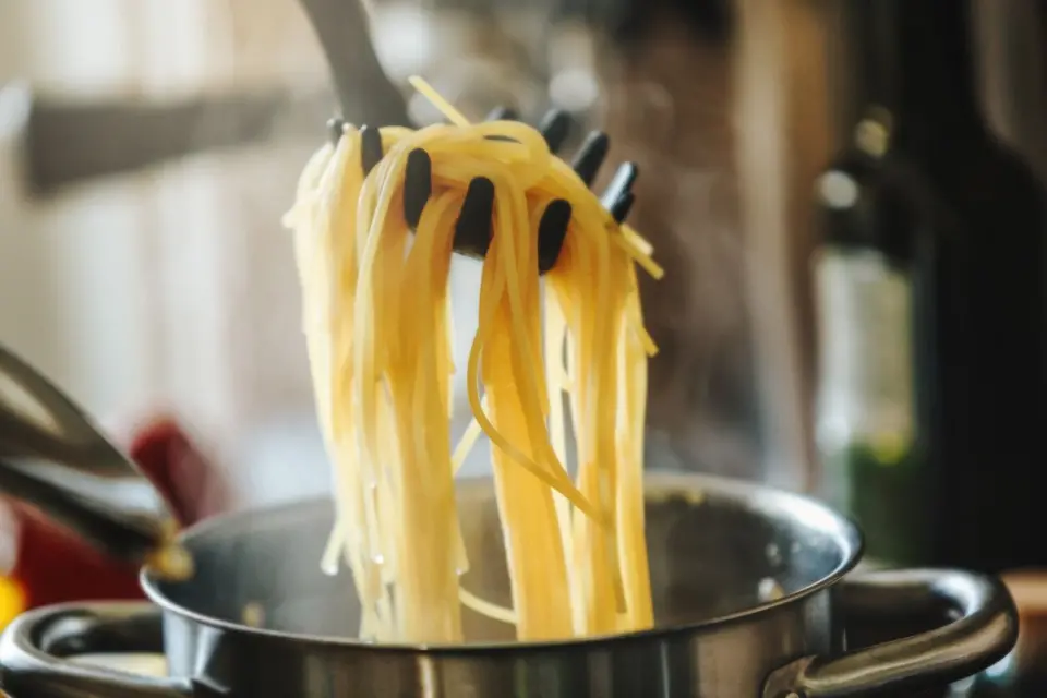 Salidas a la crisis energética en Italia: ¿Será posible cocer pasta a fuego apagado?
