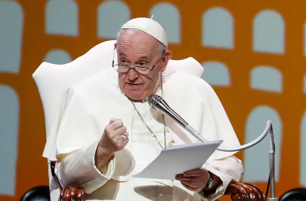 El papa llama a la unidad frente a la lógica de los "bloques opuestos" Este-Oeste