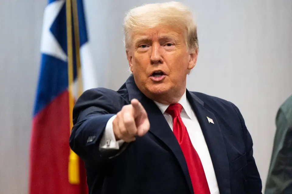 Trump en Twitter: ¿Una estrategia para callar el tema de los despidos?