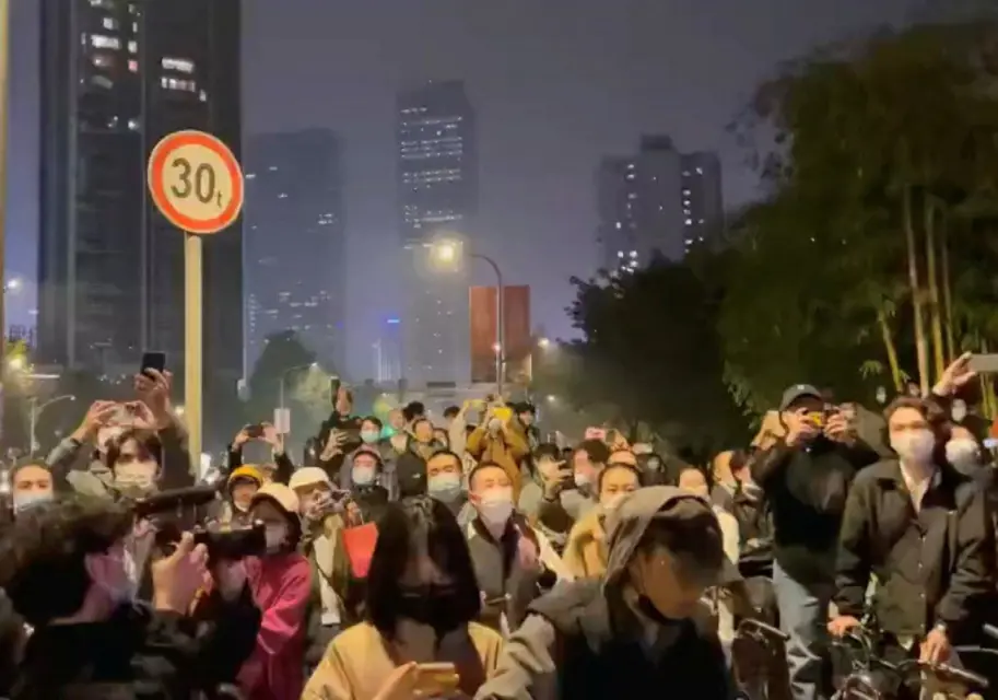 Protestas contra las medidas anticovid convulsionan el gobierno de Jinping