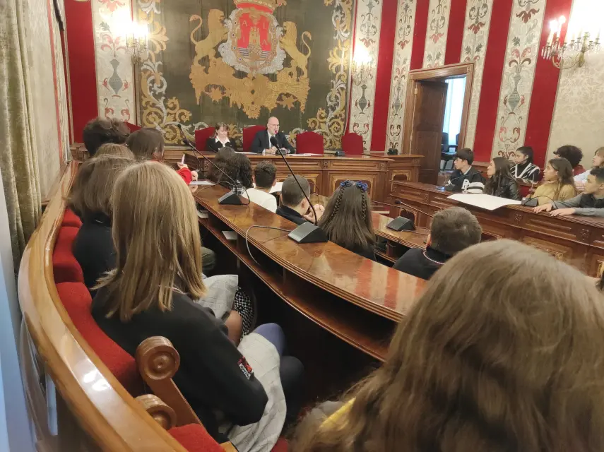Jóvenes en Pleno debaten propuestas de mejora para sus barrios