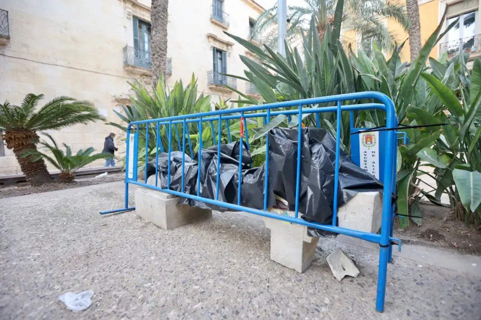 Ayuntamiento repara la cruz de la plaza de la Santísima Faz luego del acto vandálico
