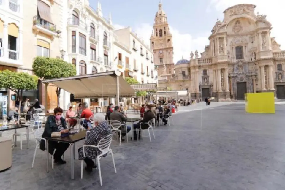 Contagios y denuncias por malos servicios de salud se incrementan en Murcia