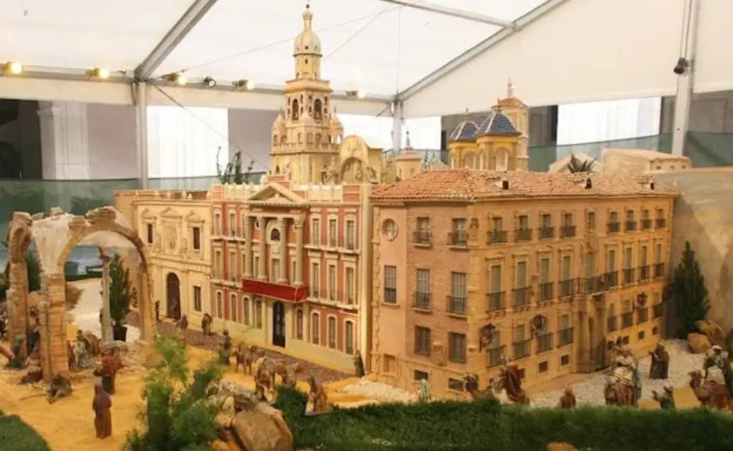A punto para el disfrute de los tradicionales belenes de Murcia