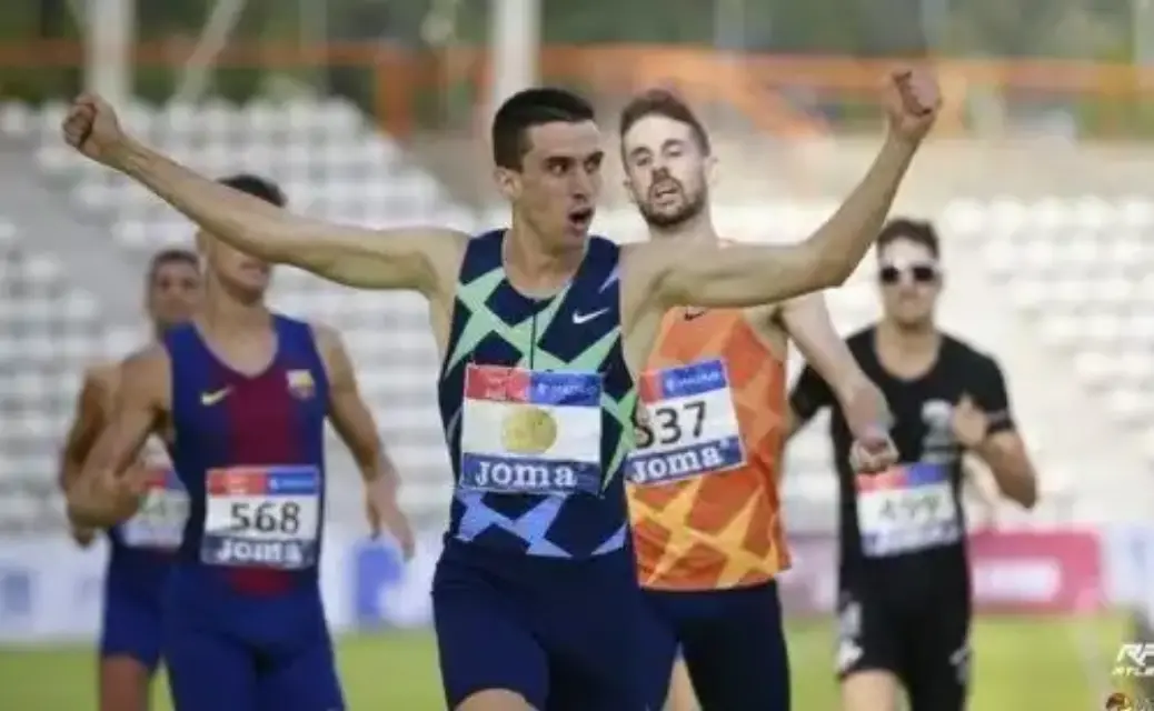 El atleta Mariano García revalidó su titulo de campeón de 800 metros de España