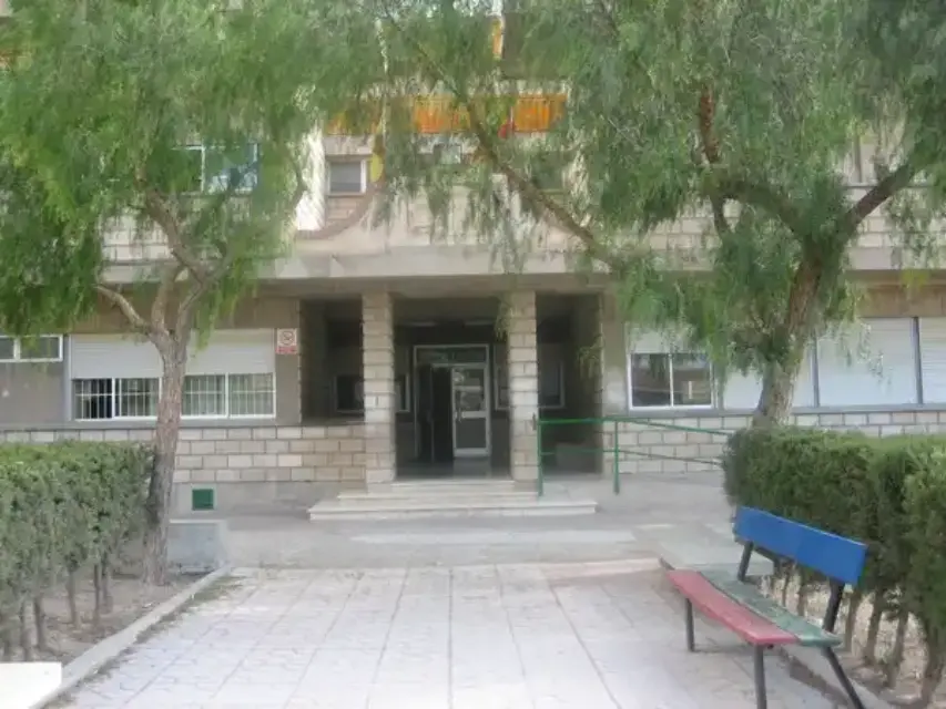 Familias marroquíes llevaron a sus hijos al colegio Juan González de Lorca para inicio de clases