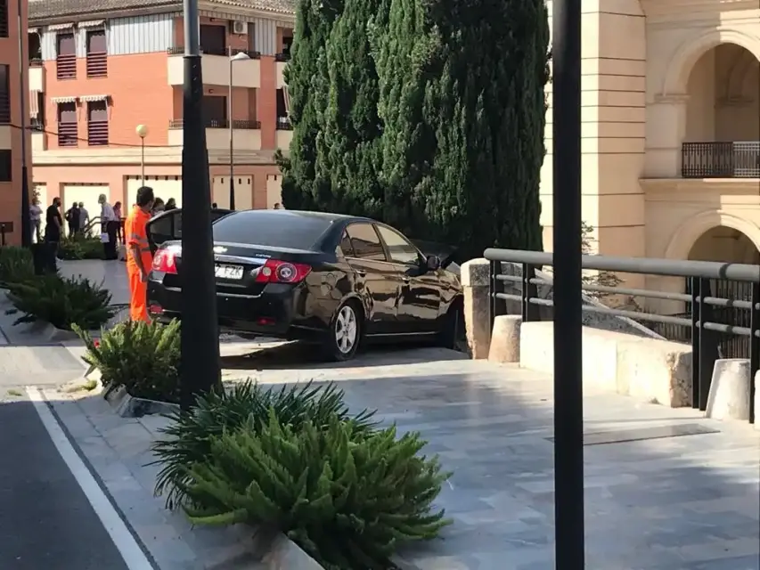 Conductor arrolló a un peatón tras subirse a la acera del conjunto monumental de La Merced