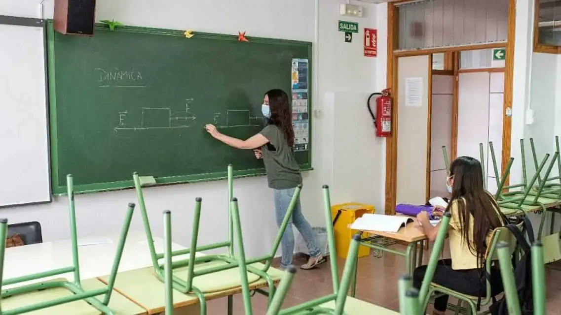 Aulas de distintos centros educativos cierran sus puertas tras confirmar casos positivos de Covid-19