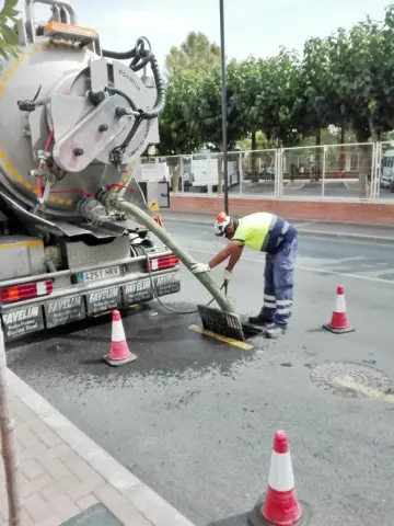 Aguas de Lorca prepara la red urbana de drenaje y alcantarillado de cara a la temporada de lluvias